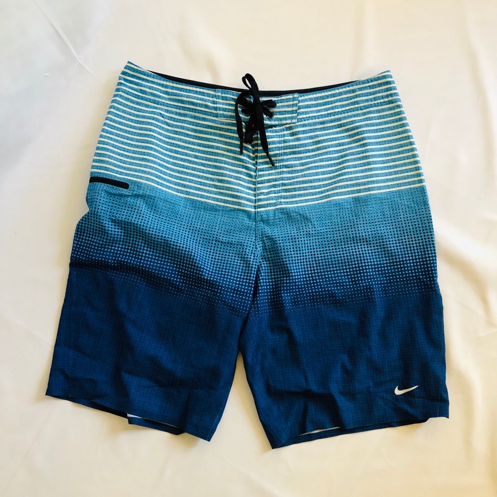 Nike Board Shorts w/ Side Pocket Size Medium